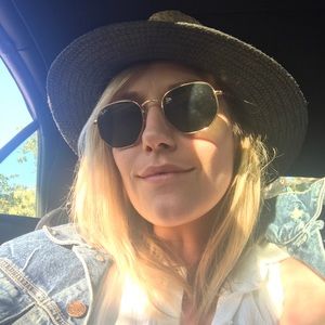 Meet your Posher, Danielle